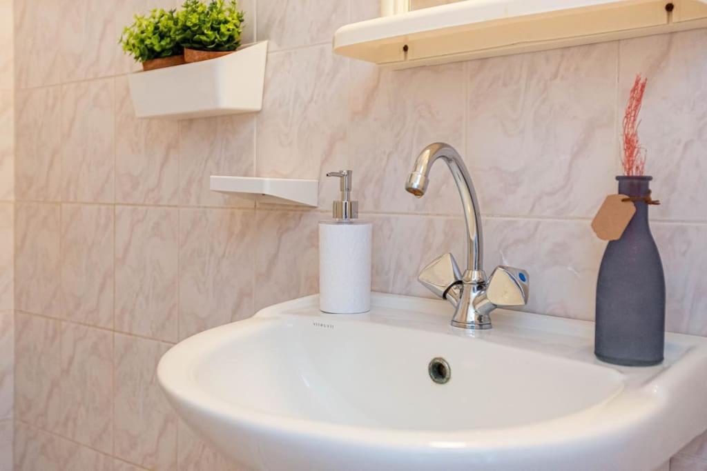 Апартаменты Blue Maraci 2 - Sea View, Kitchen, Beach Access Химара Экстерьер фото
