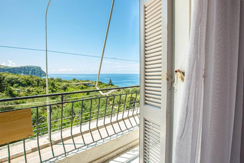 Апартаменты Blue Maraci 2 - Sea View, Kitchen, Beach Access Химара Экстерьер фото